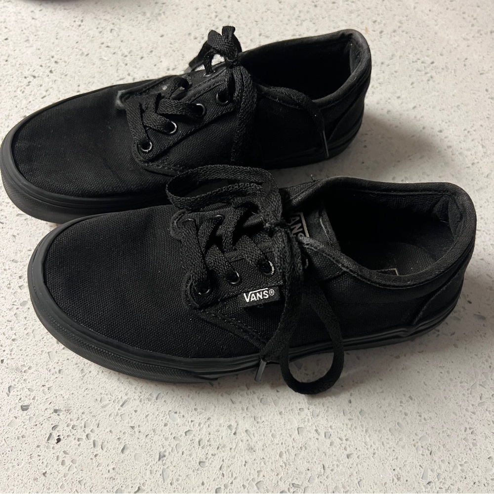 Vans Black Lace up Low top Skate shoes Youth size 2